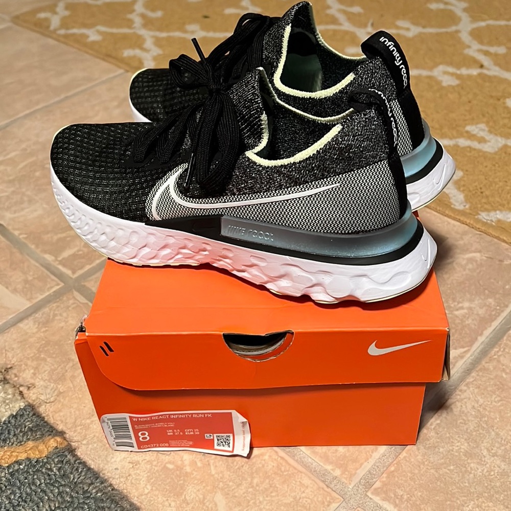 Size 8 W Nike React Infinity Run FK shoes